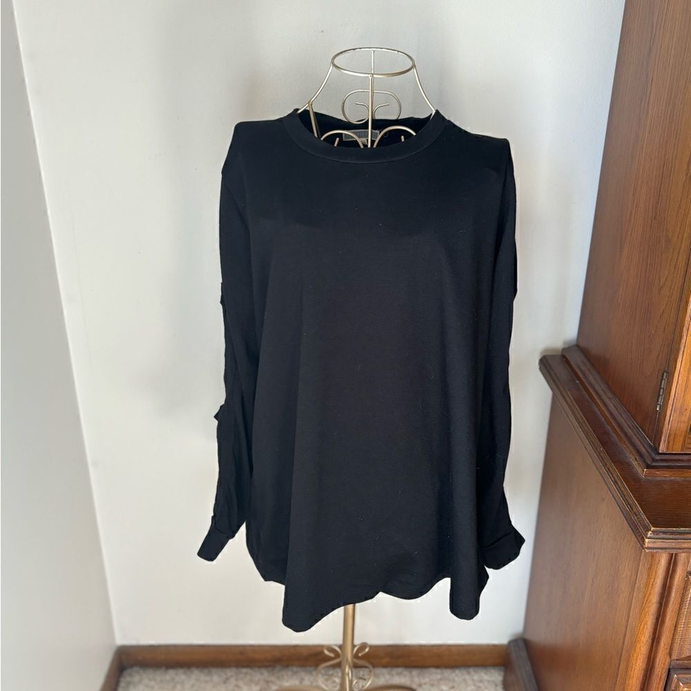 Pleione black top with cutout arm detail L